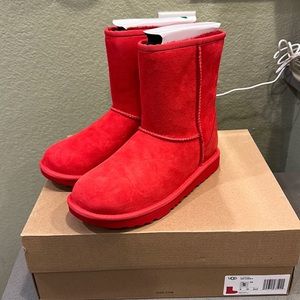 Red Uggs - Kids Size 5 Women’s size 7 (37)
